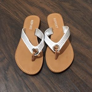 Report | Woman’s Sandals Size 7